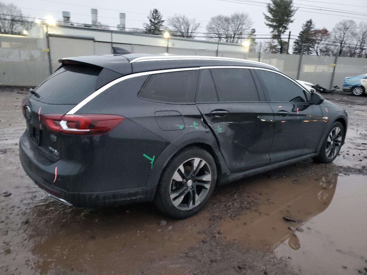 2018 Buick Regal Tourx Essence - Image 3