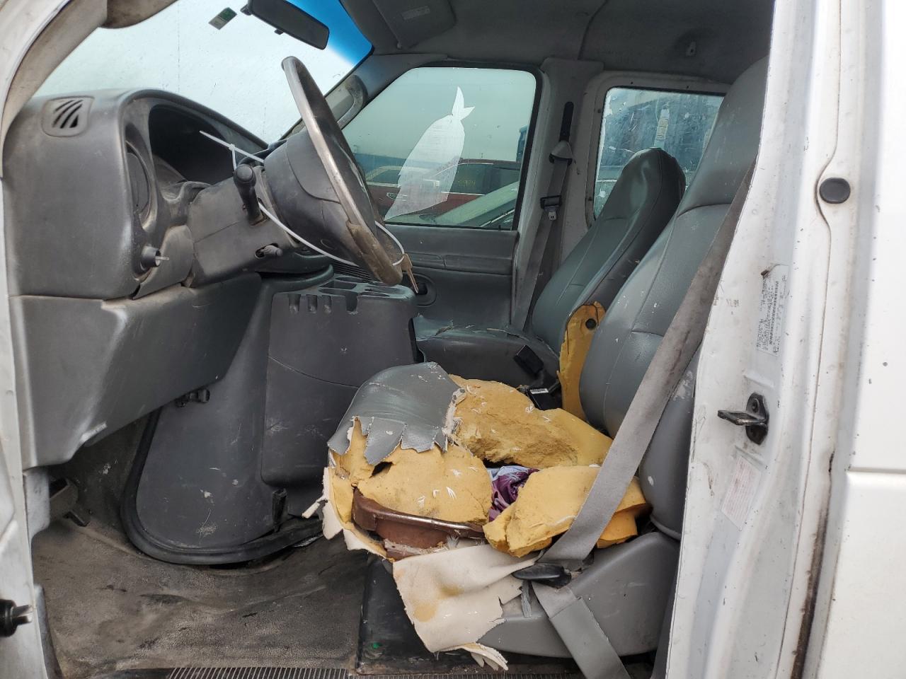 2003 Ford Econoline Cargo E-25 - Image 7