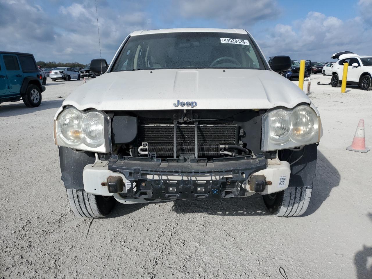 2007 Jeep Grand Cherokee Laredo - Image 5