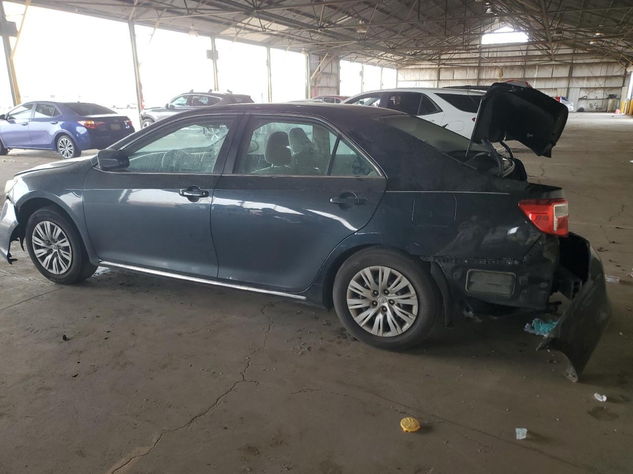 2014 Toyota Camry L - Фото 2