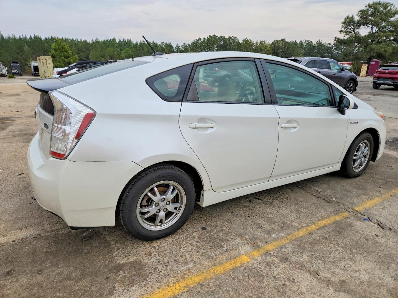 2010 Toyota Prius - Фото 3