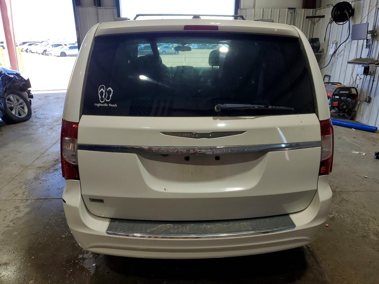 2013 Chrysler Town & Country Touring - Фото 6