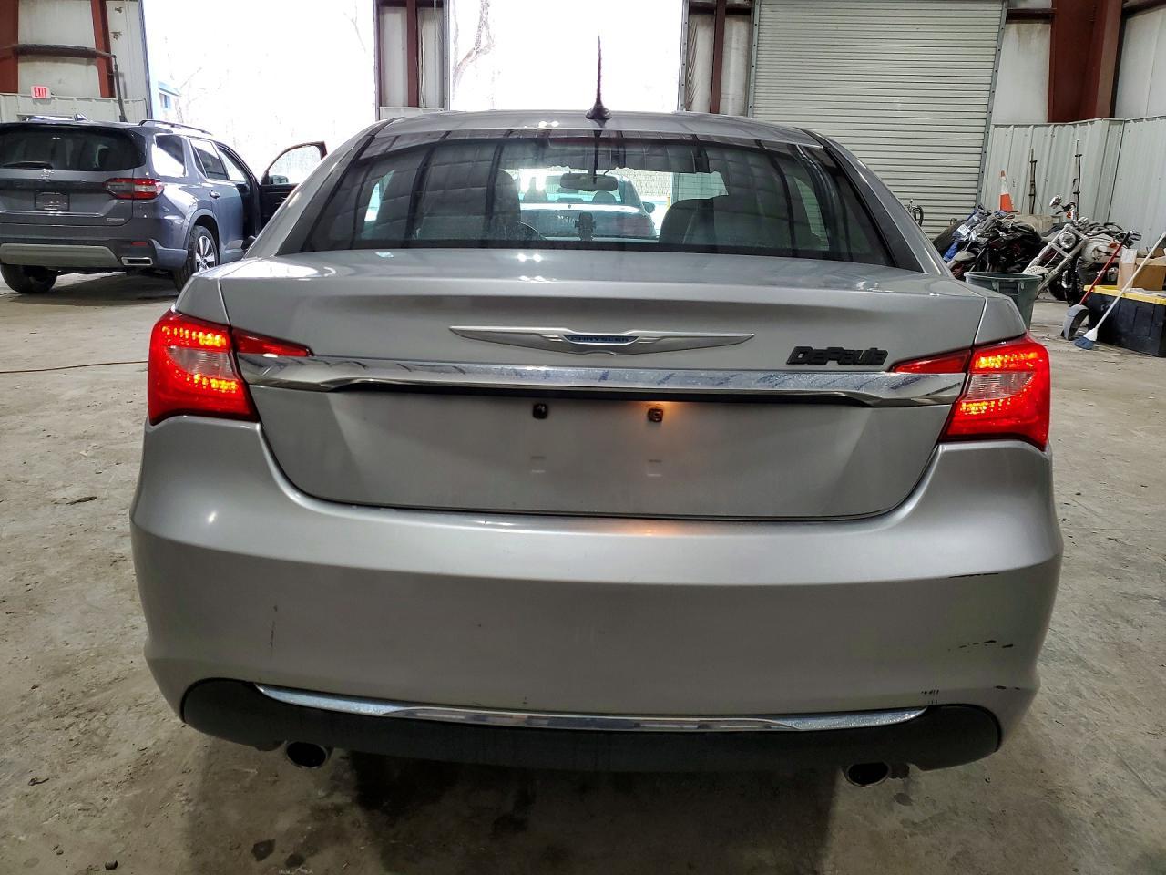 2014 Chrysler 200 Limited - Фото 6