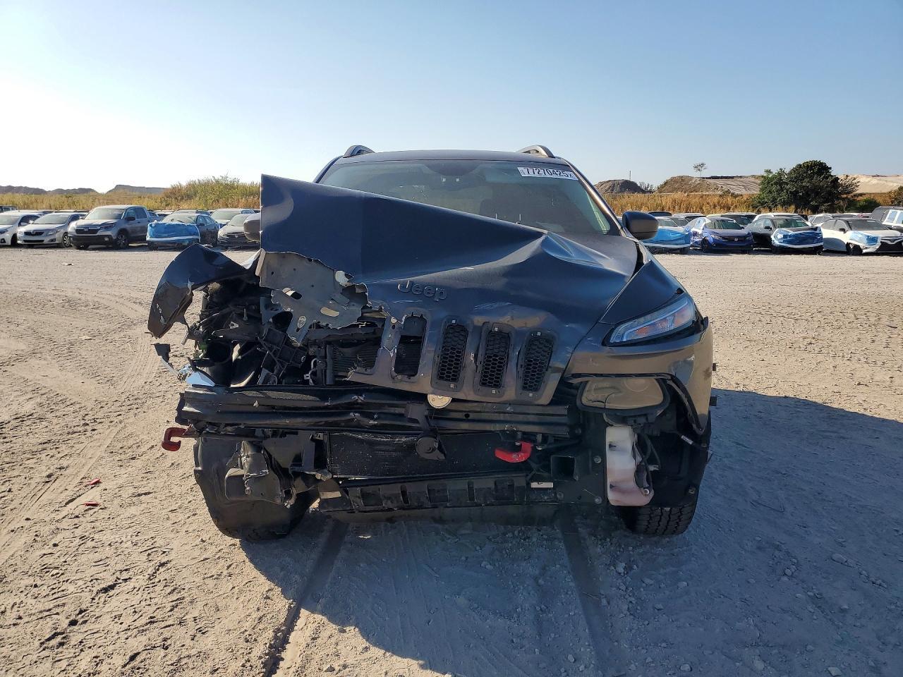2016 Jeep Cherokee Trailhawk - Image 5