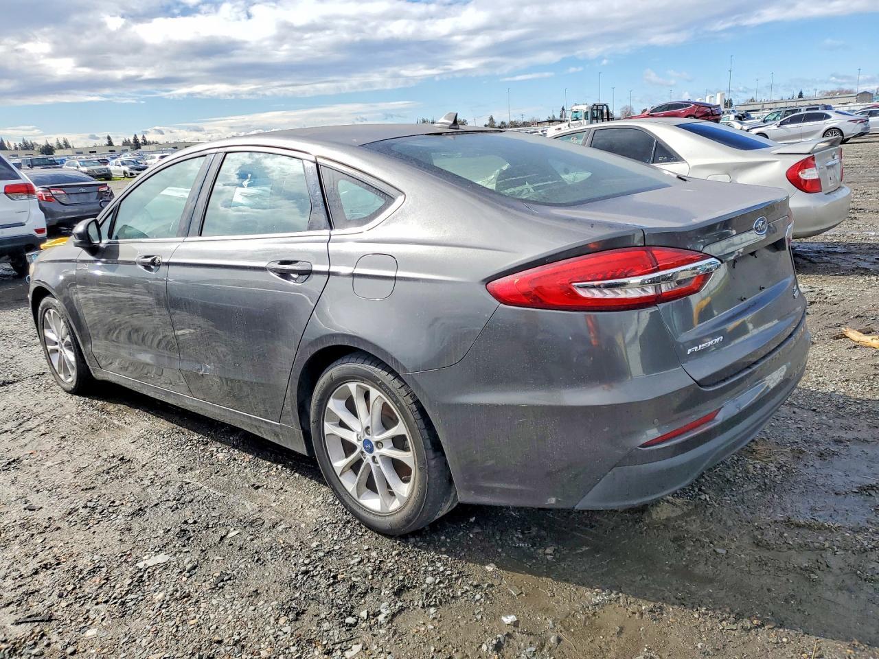 2020 Ford Fusion Se - Image 2
