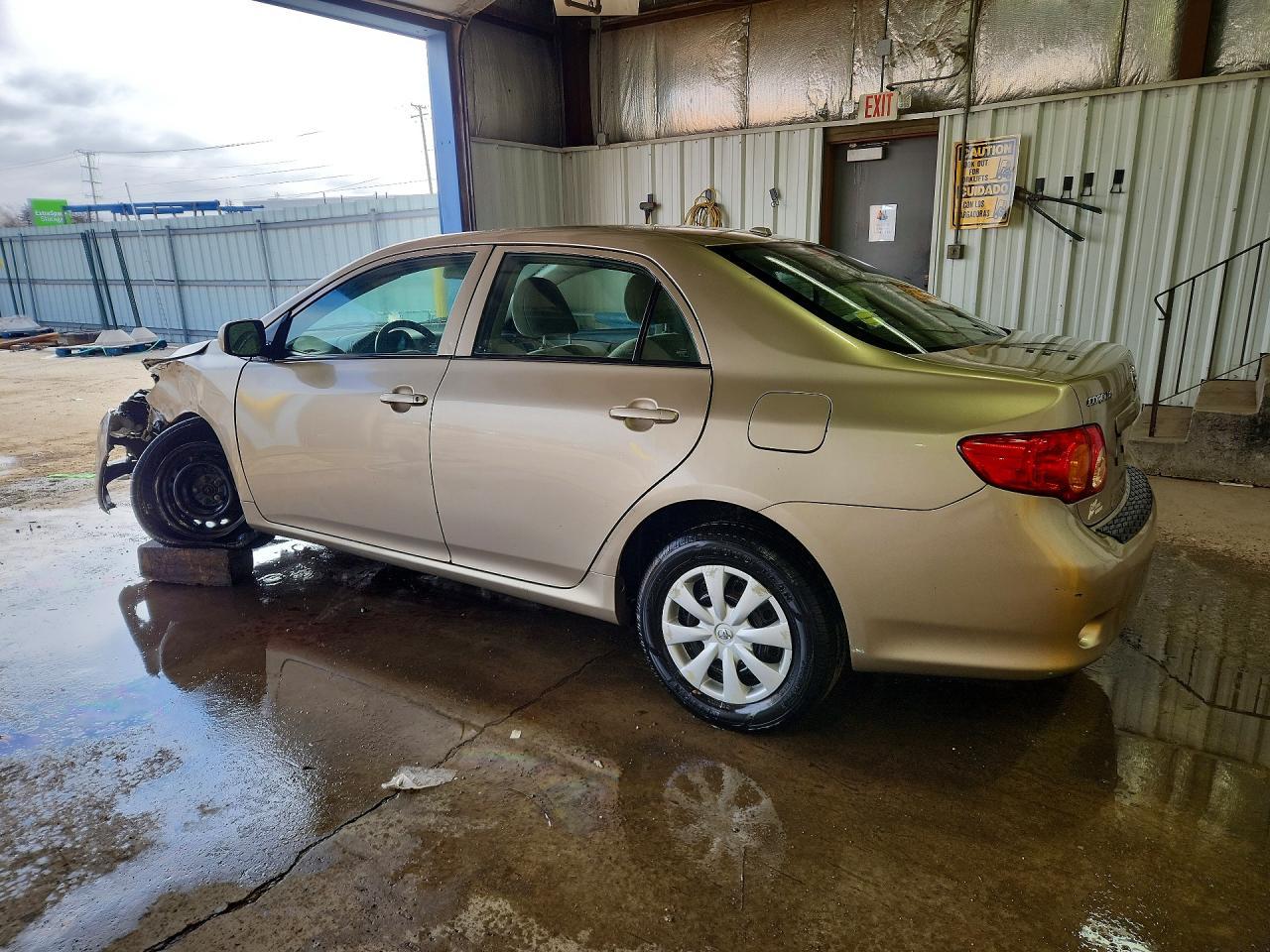 2010 Toyota Corolla Le - Фото 2