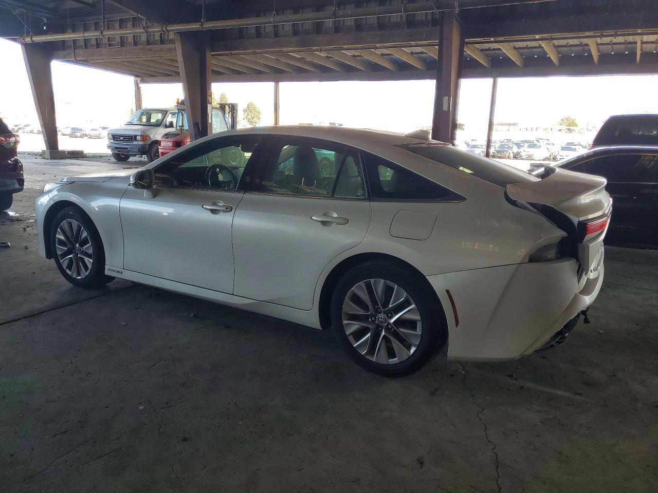 2022 Toyota Mirai Le - Фото 2