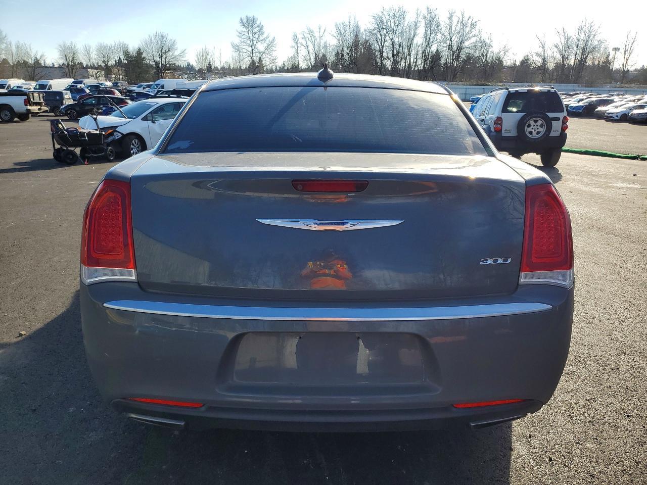 2018 Chrysler 300 Touring - Фото 6