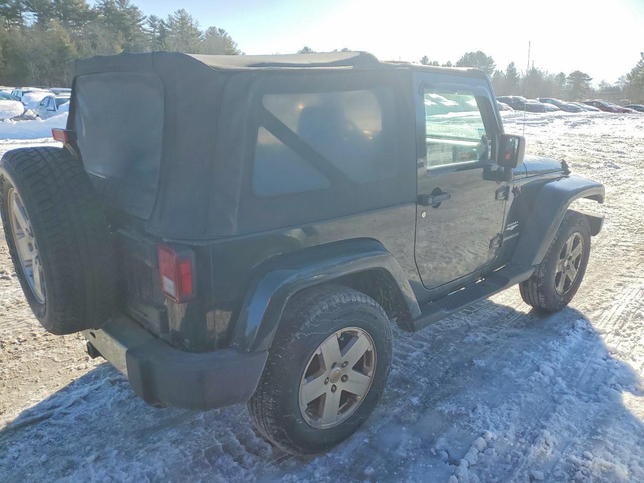 2010 Jeep Wrangler Sahara - Image 3