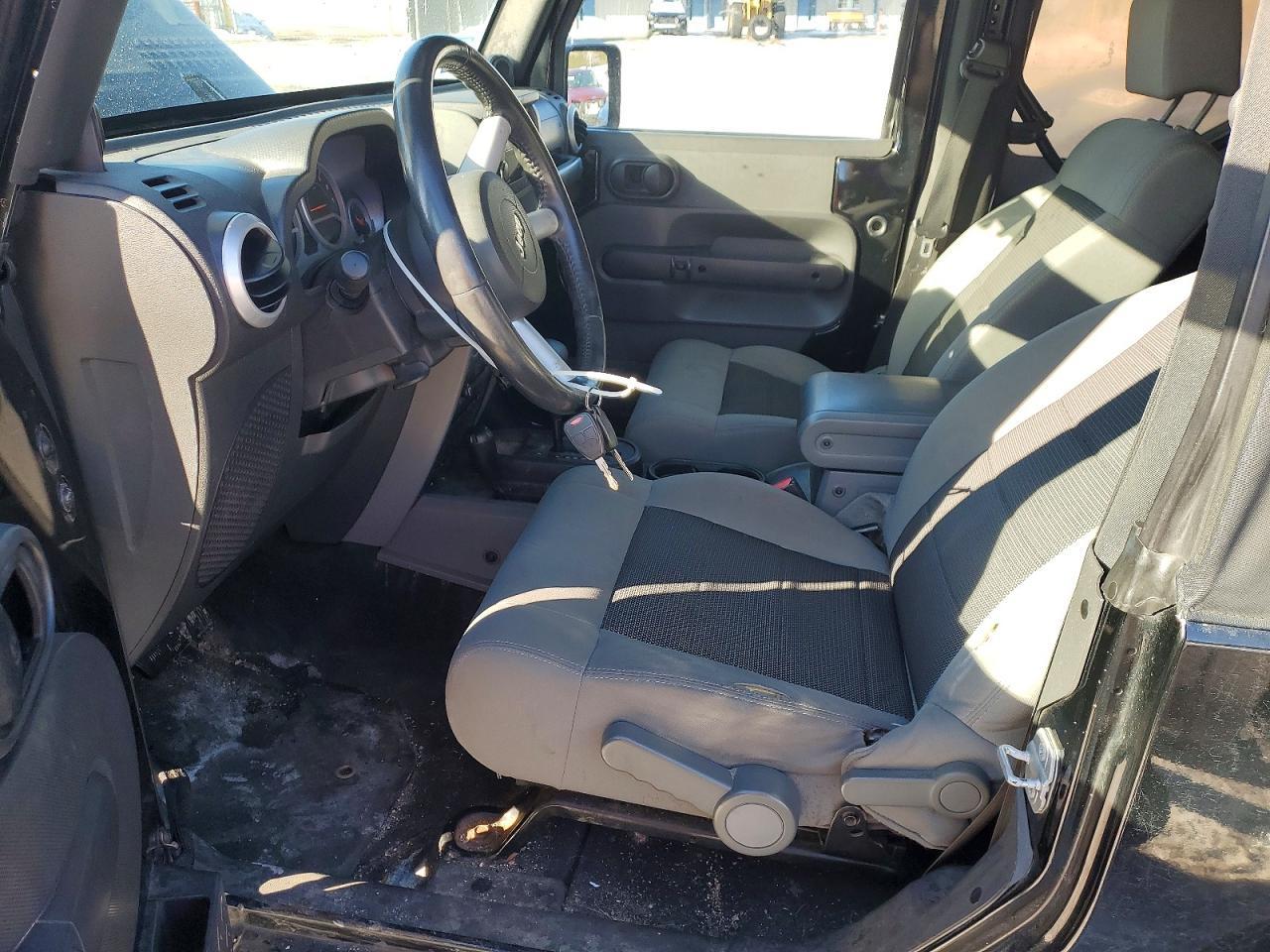 2010 Jeep Wrangler Sahara - Image 7
