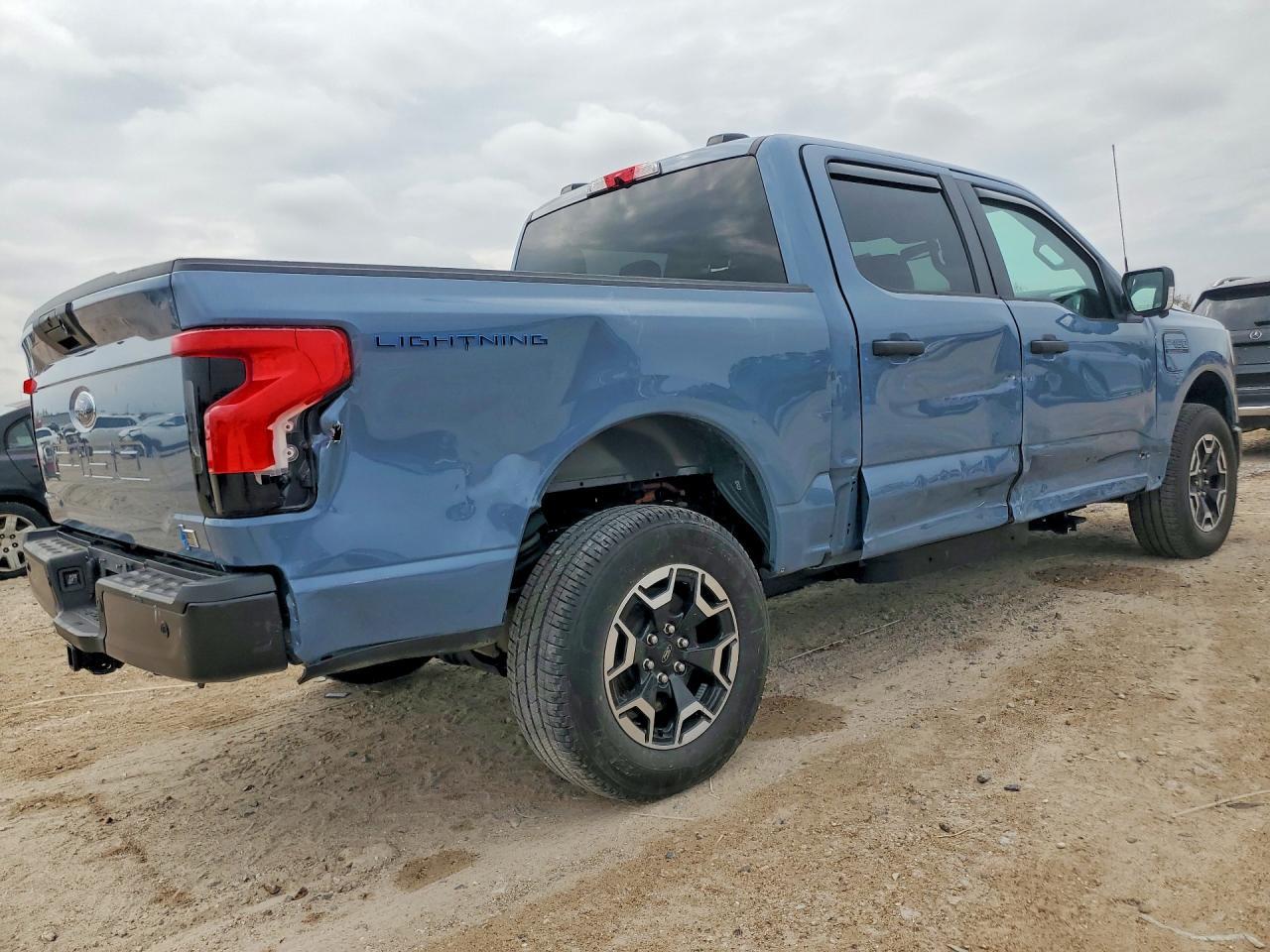 2023 Ford F150 Lightning Pro - Фото 3