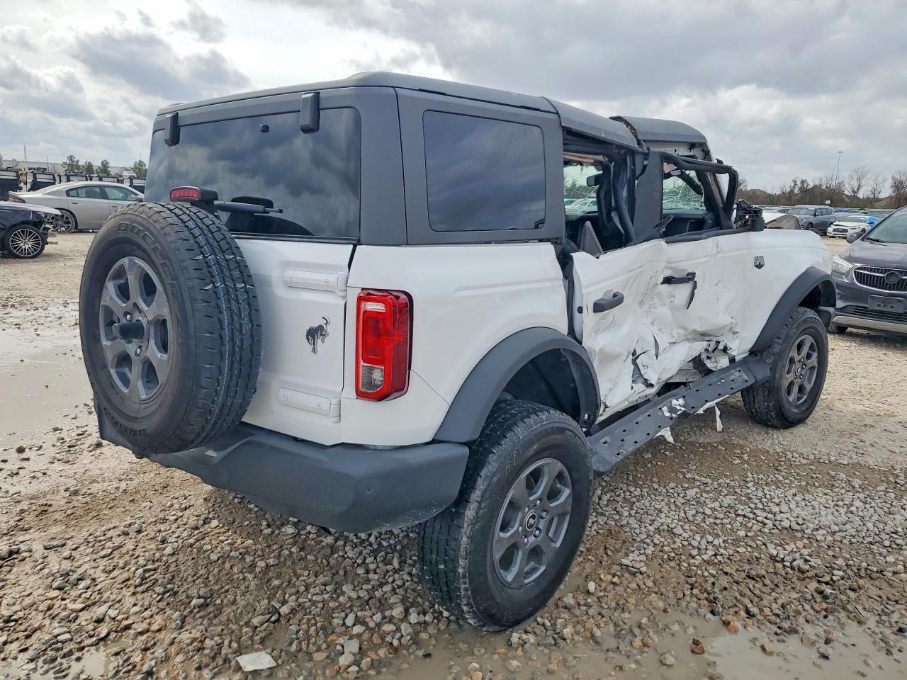2024 Ford Bronco Big Bend - Image 3