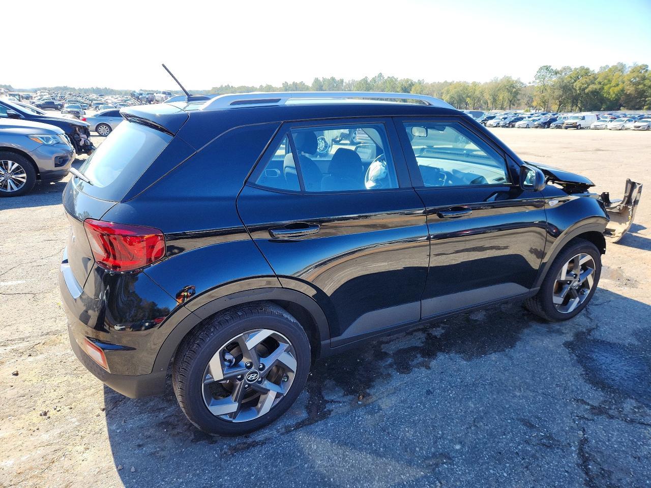 2026 Hyundai Venue Sel - Image 3