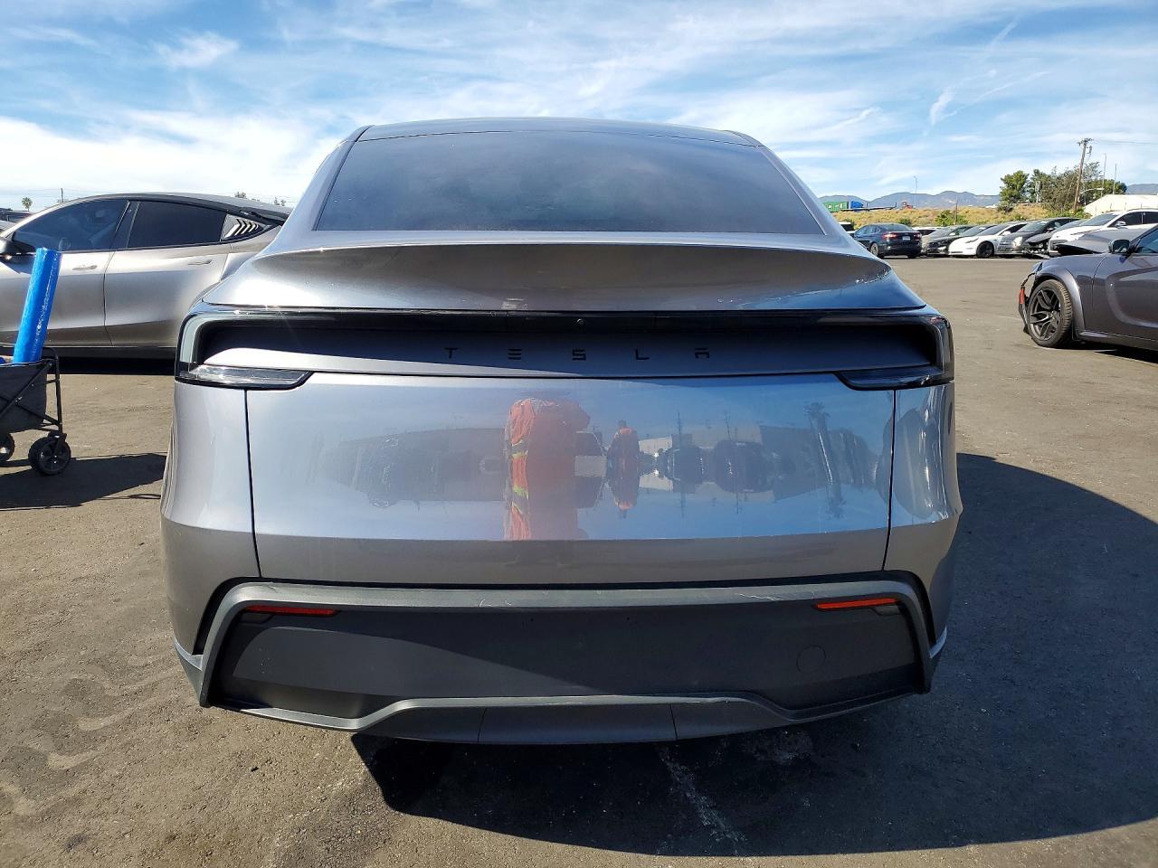 2026 Tesla Model Y - Фото 6