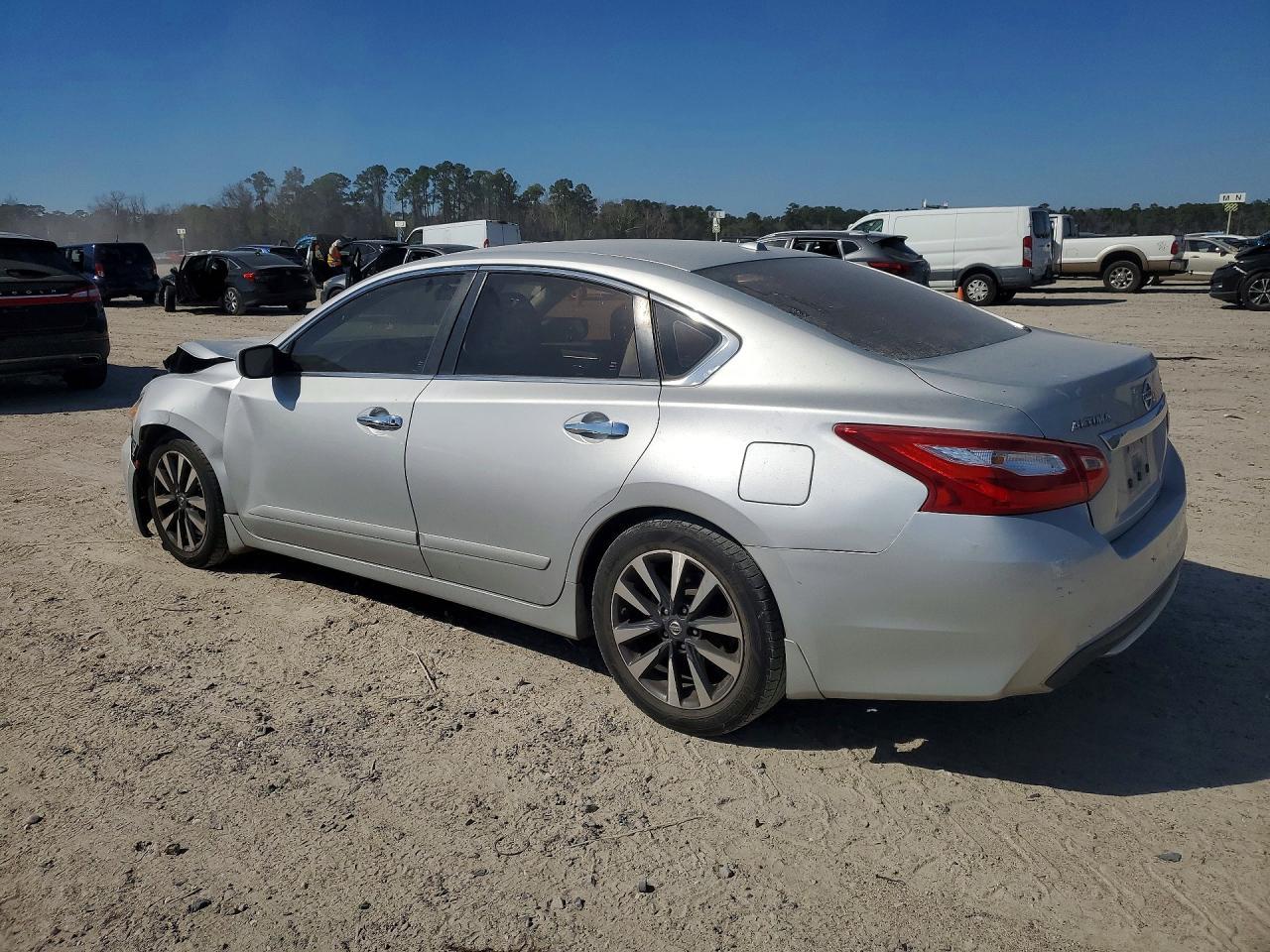 2016 Nissan Altima 2.5 - Фото 2