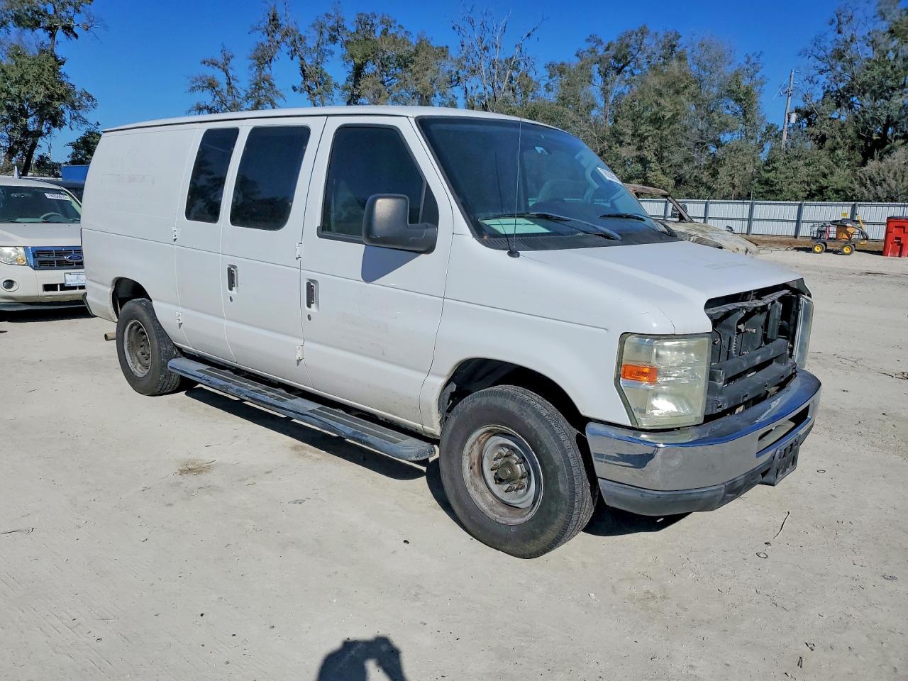 2010 Ford Econoline E250 Van - Фото 4