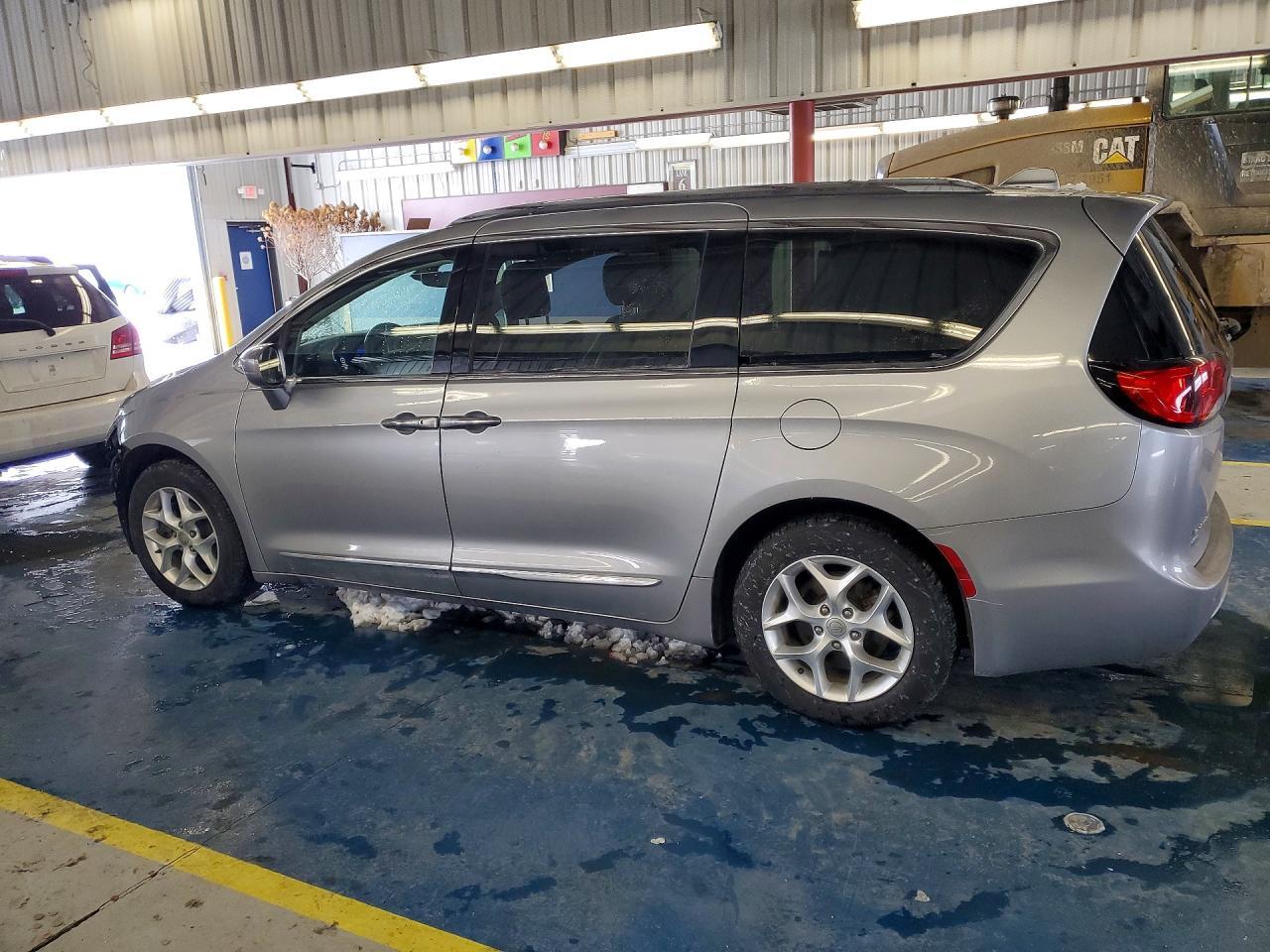 2018 Chrysler Pacifica Touring L Plus - Фото 2