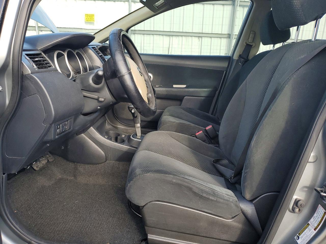 2011 Nissan Versa S - Фото 7
