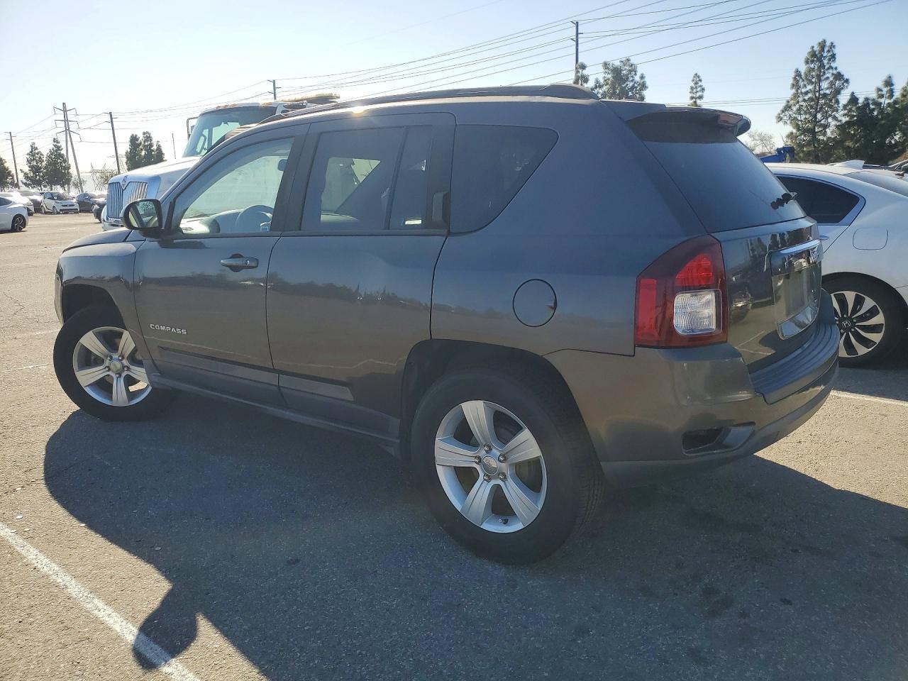 2016 Jeep Compass Sport - Фото 2