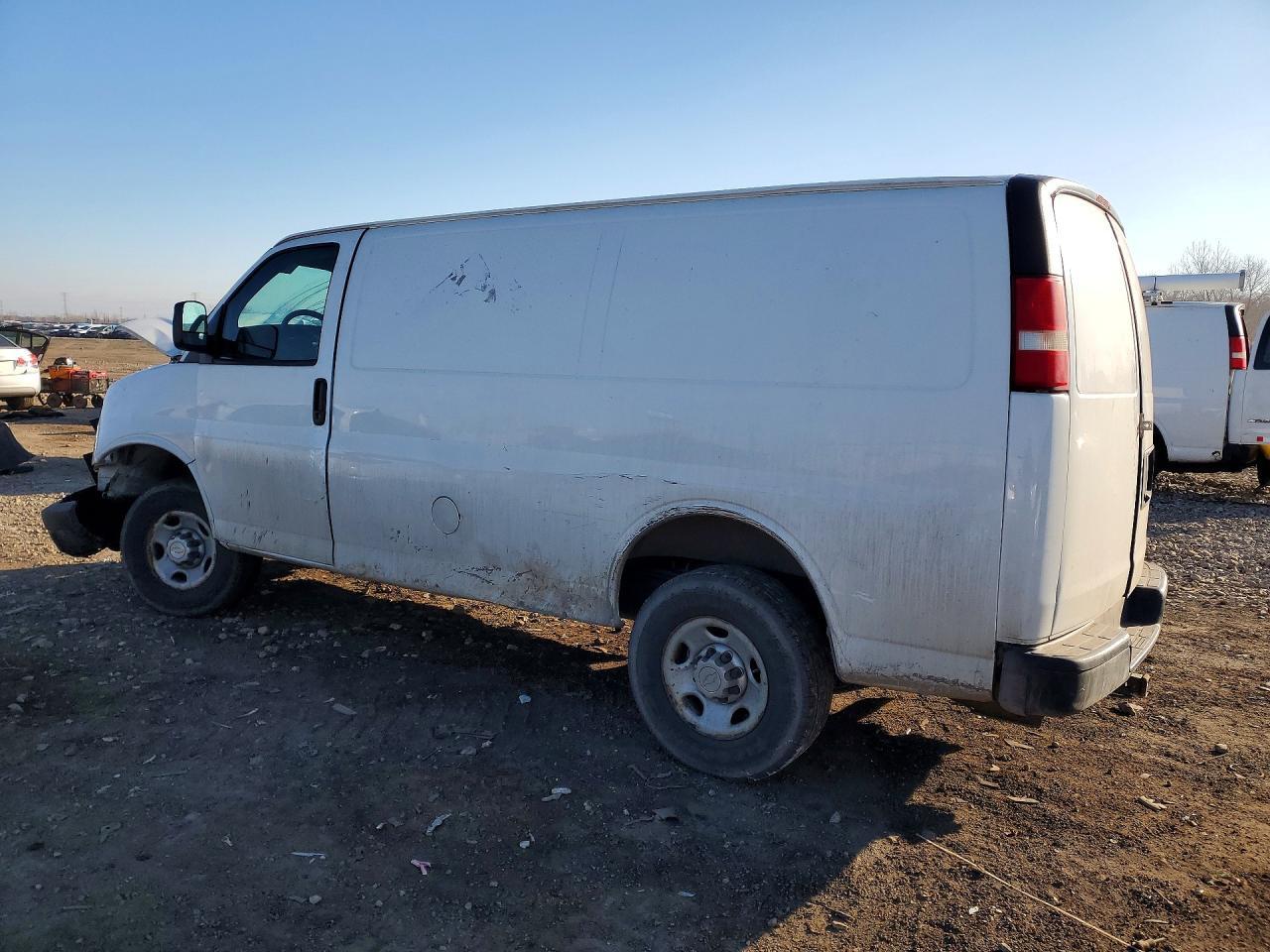 2013 Chevrolet Express G2500 - Фото 2