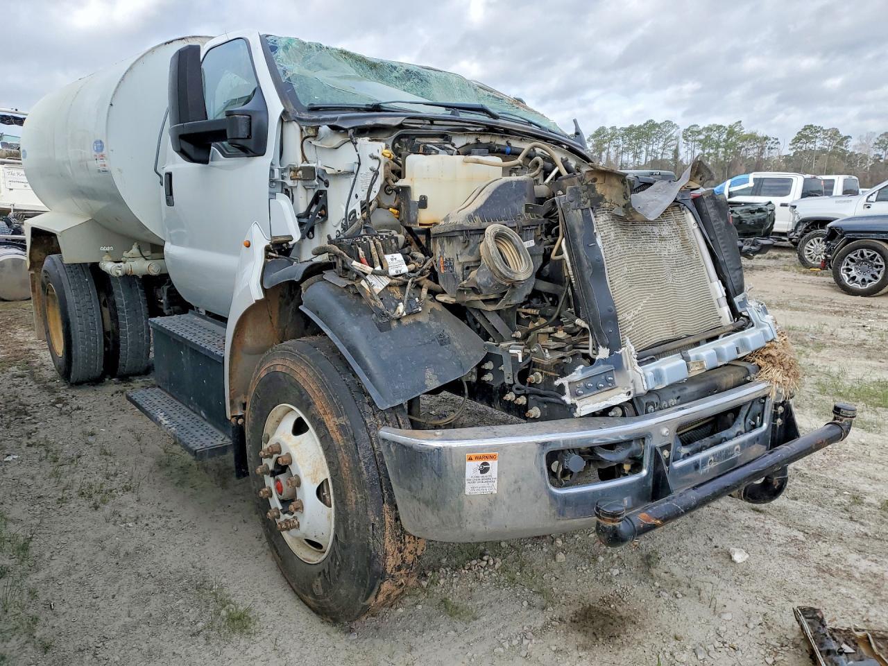 2024 Ford F750 Super Duty Water Truck - Image 4