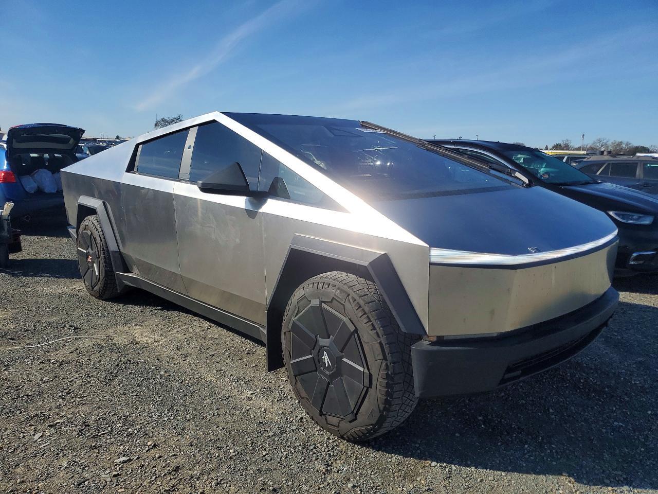 2025 Tesla Cybertruck - Фото 4
