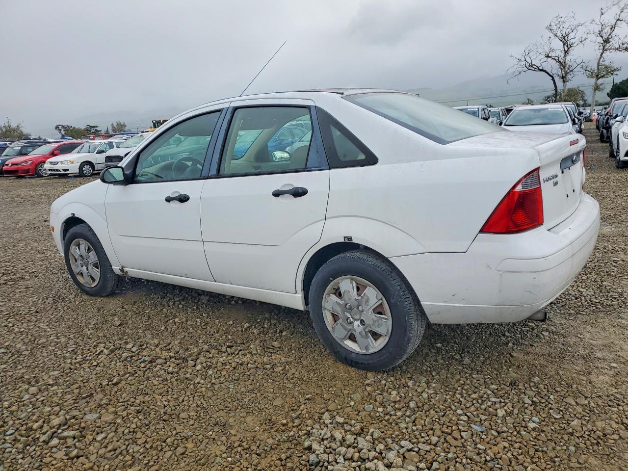 2007 Ford Focus Zx4 - Image 2