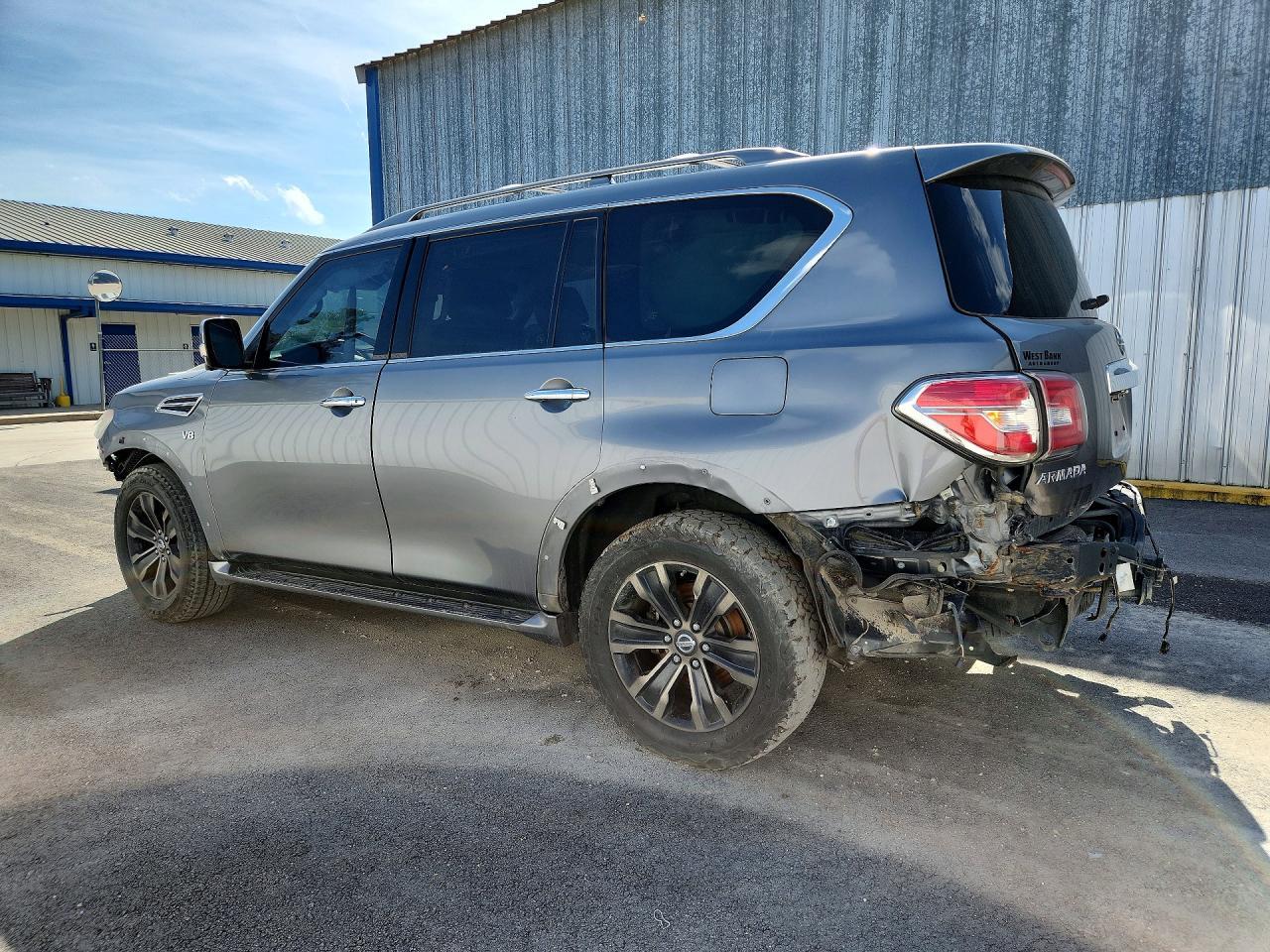 2017 Nissan Armada - Фото 2
