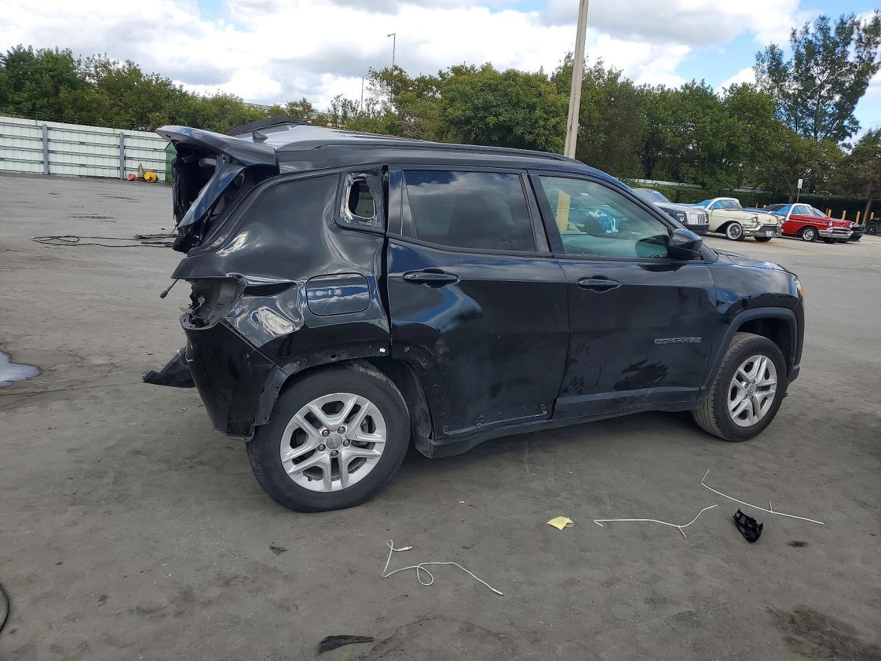 2018 Jeep Compass Sport - Фото 3