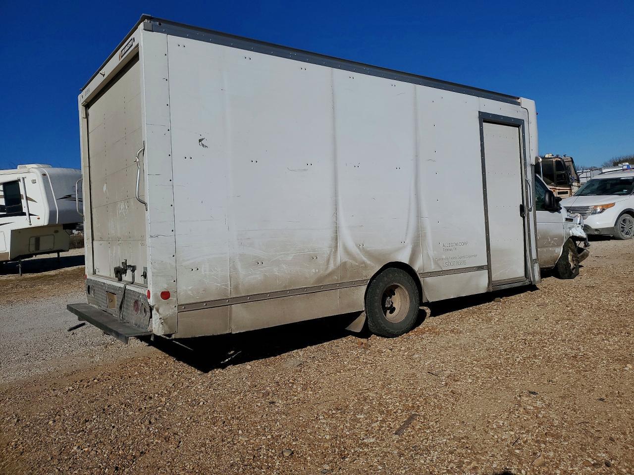 2022 Ford E450 Delivery Truck - Image 3