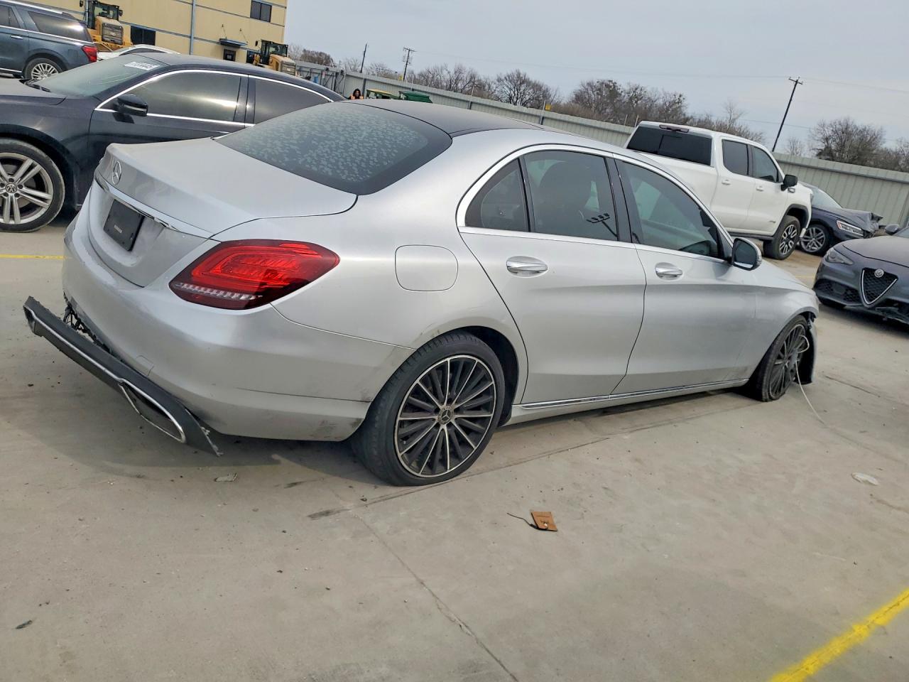 2020 Mercedes-Benz C 300 - Фото 3