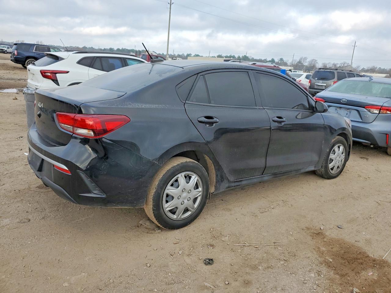 2023 Kia Rio - Фото 3