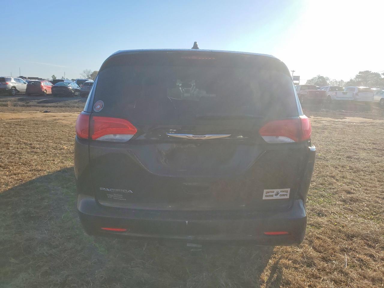 2017 Chrysler Pacifica Lx - Image 6