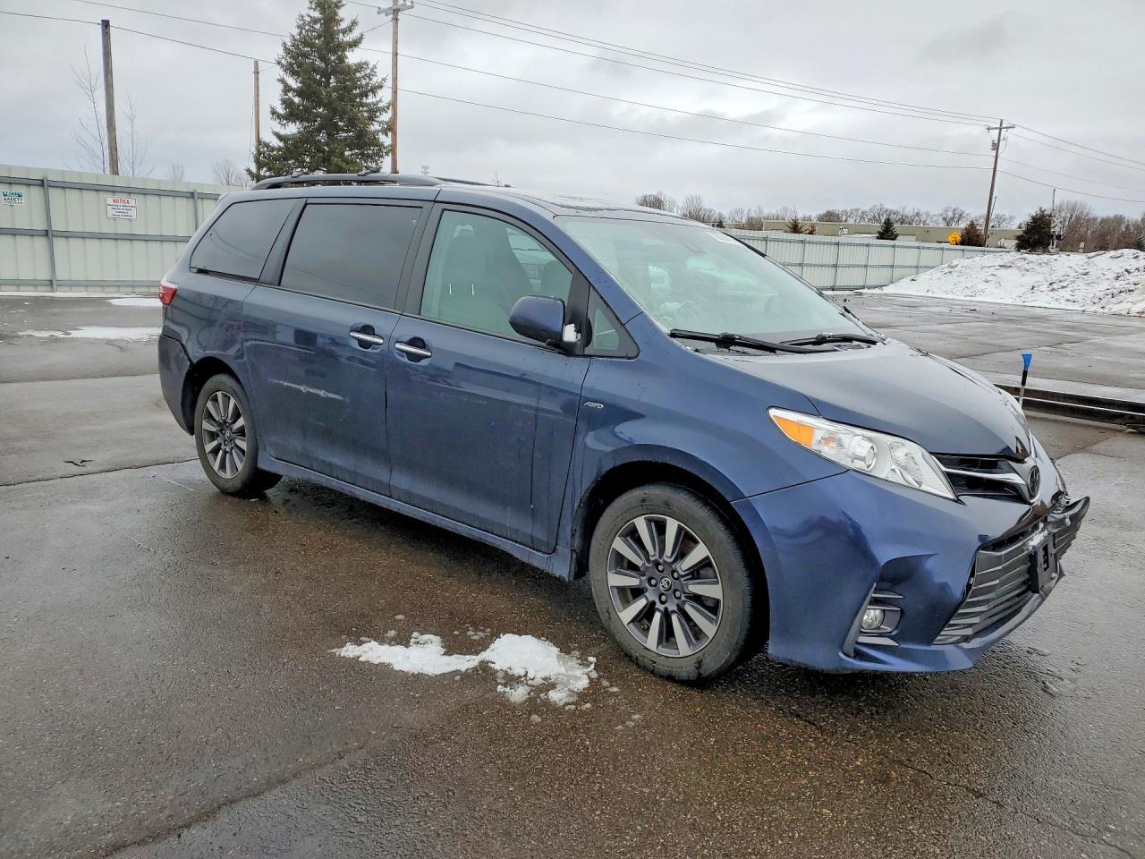 2018 Toyota Sienna Xle - Image 4