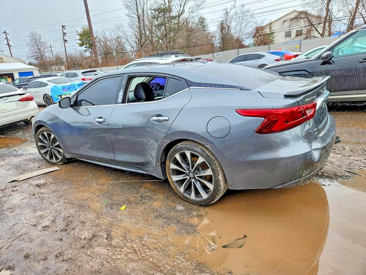2017 Nissan Maxima 3.5S - Image 2
