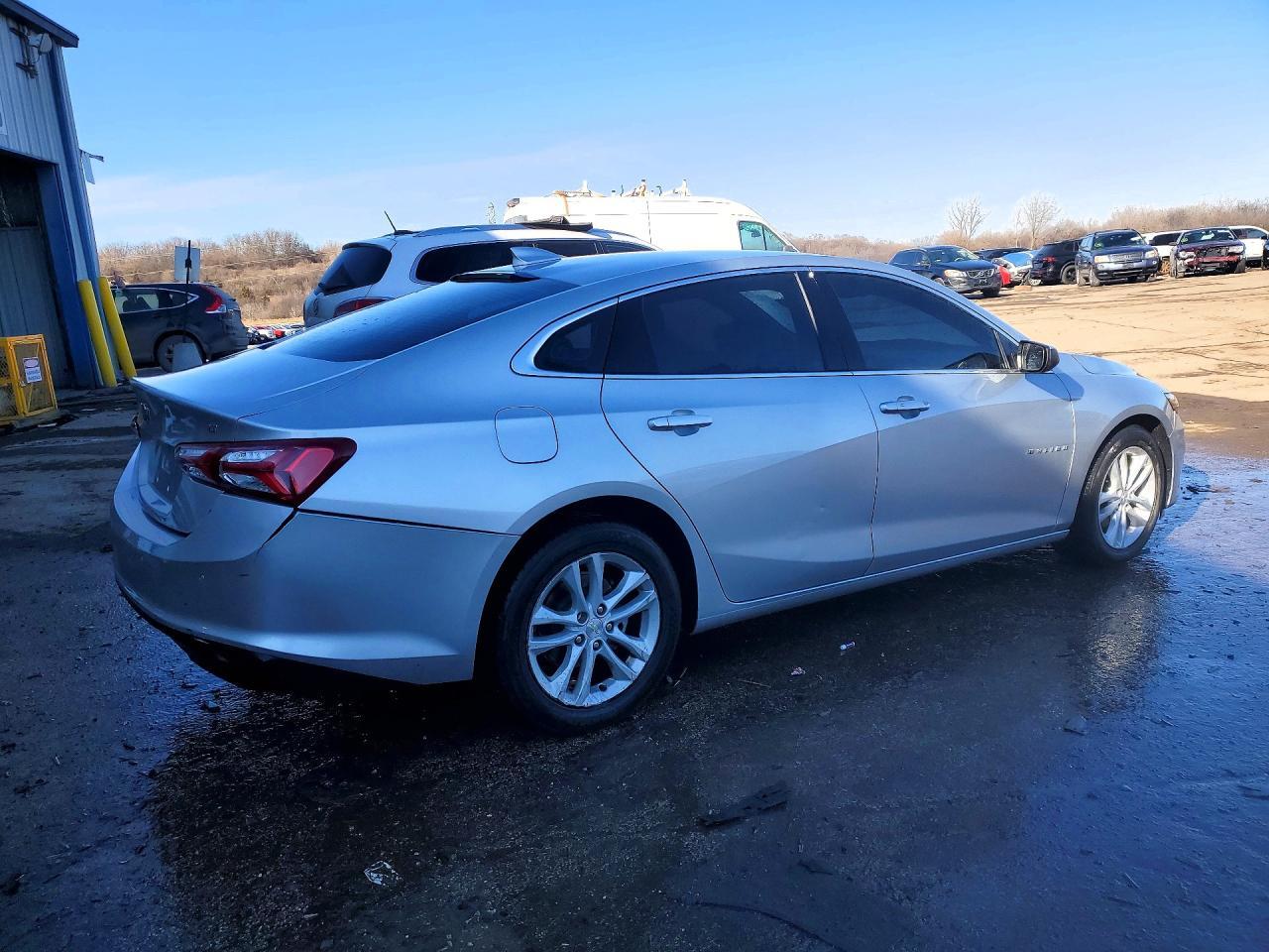 2022 Chevrolet Malibu Lt - Фото 3