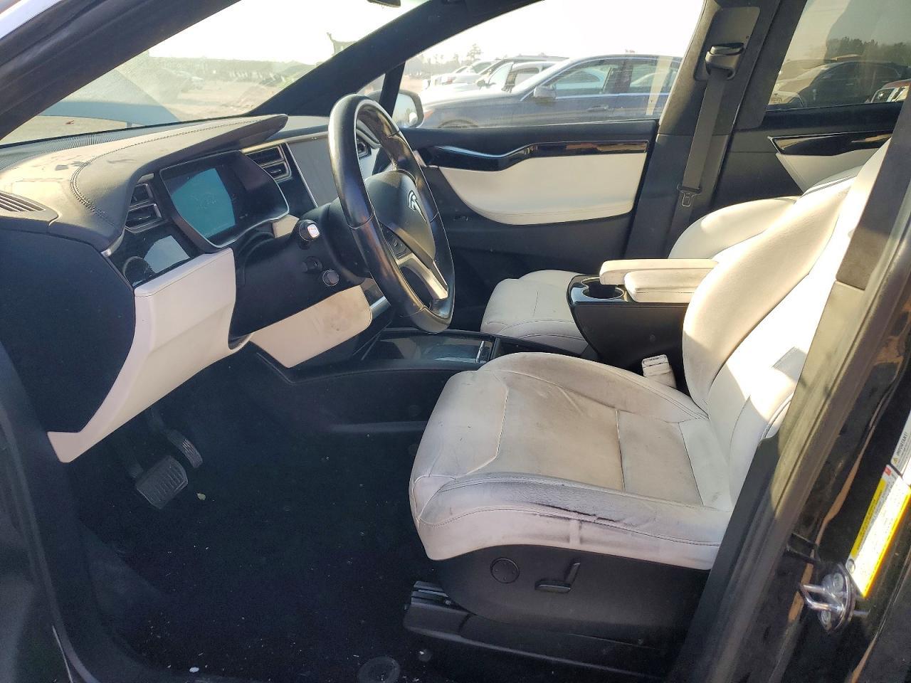 2017 Tesla Model X - Фото 7