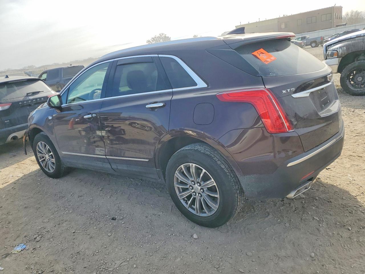 2017 Cadillac Xt5 Luxury - Image 2