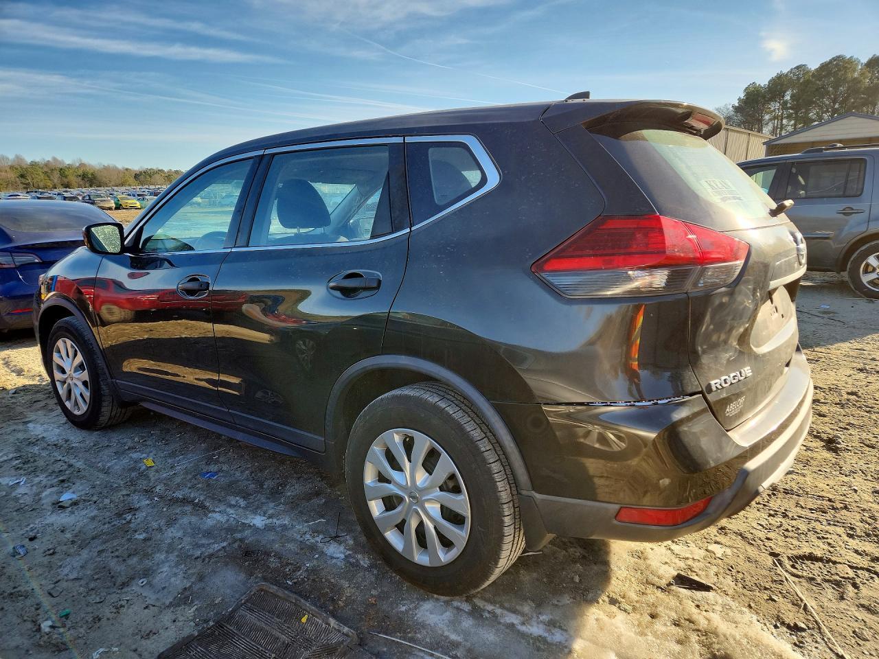 2017 Nissan Rogue S - Фото 2