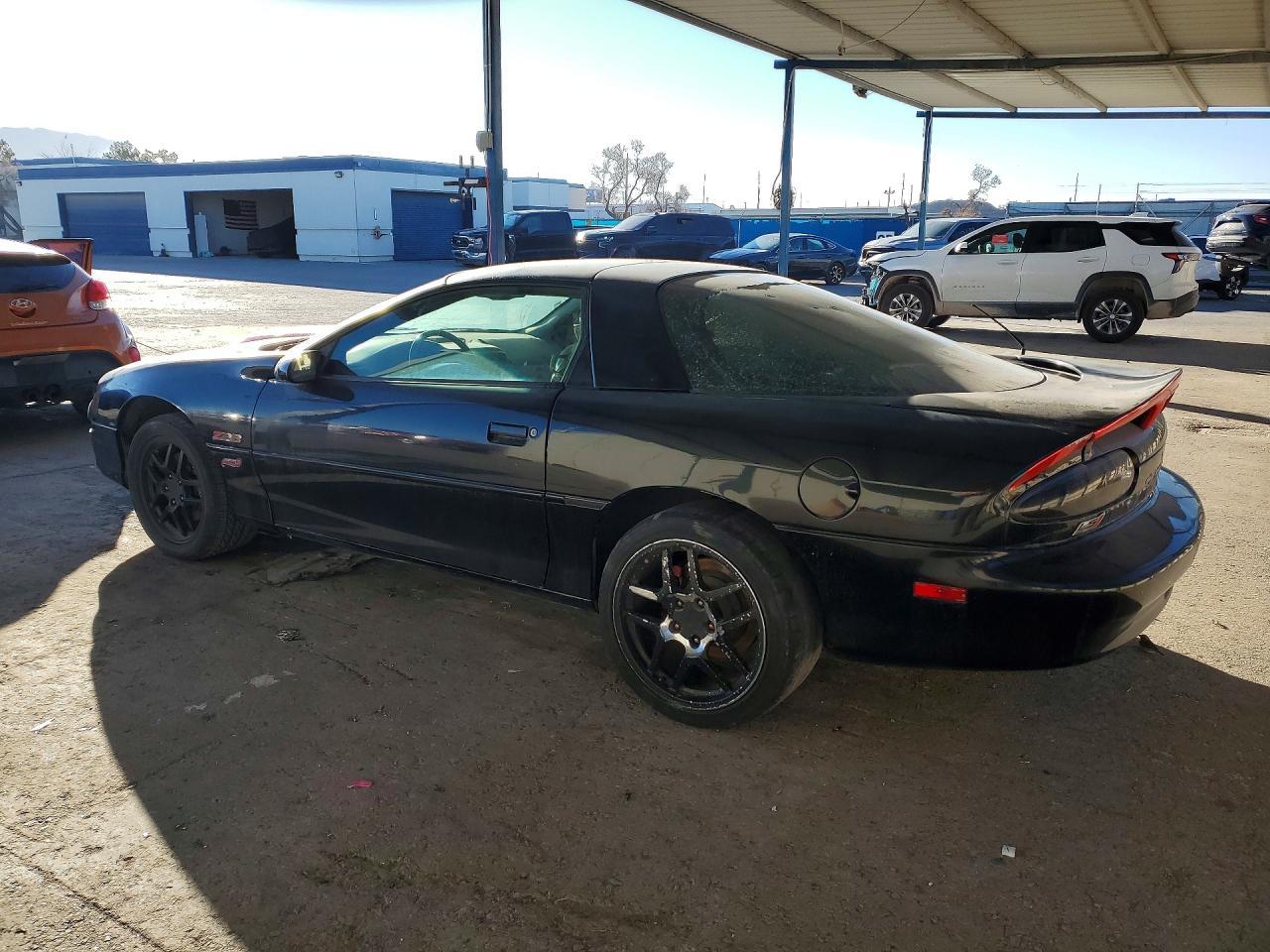 2000 Chevrolet Camaro Z28 - Фото 2