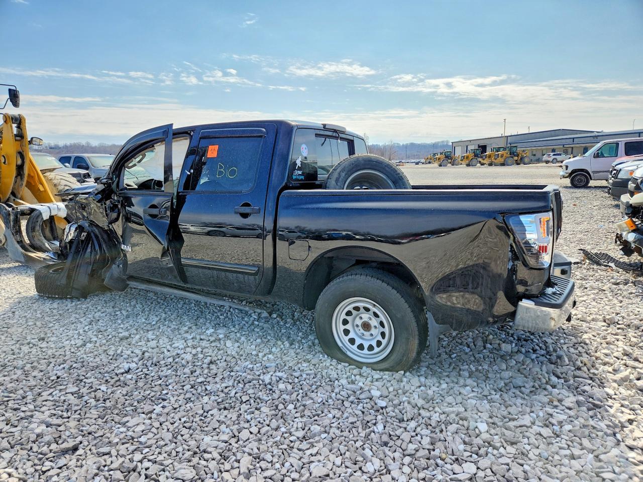 2011 Nissan Titan - Фото 2