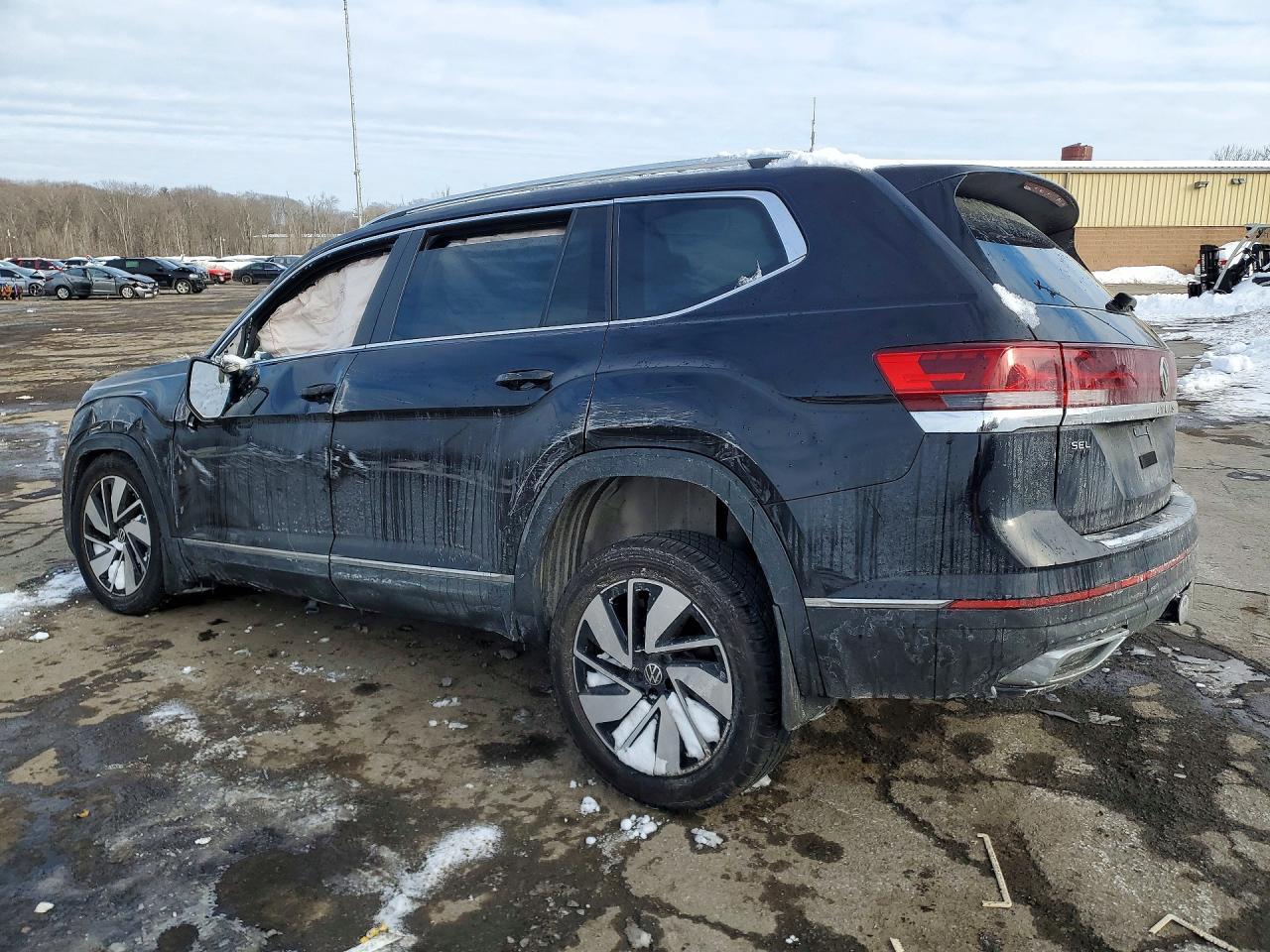 2024 Volkswagen Atlas Sel - Image 2