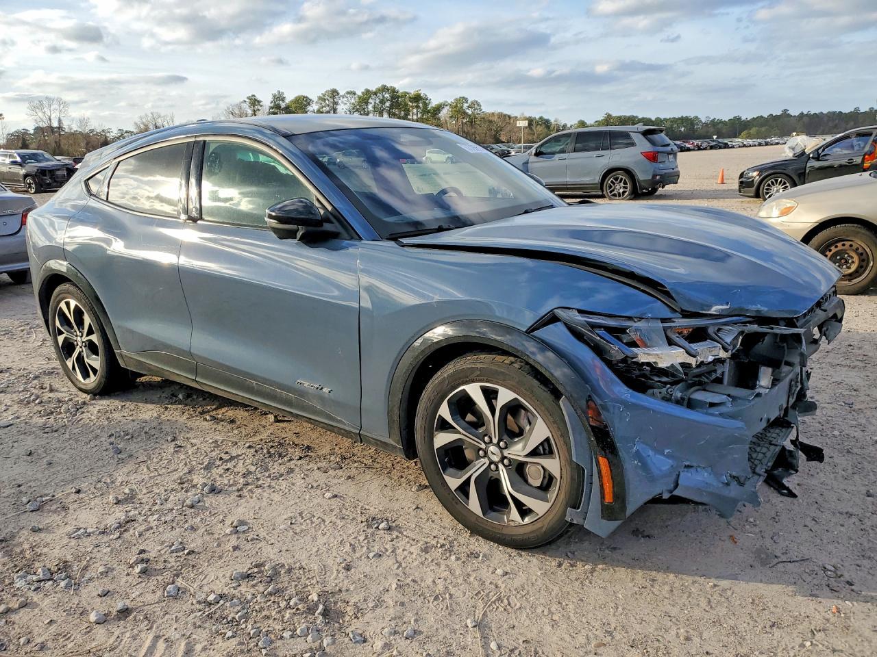 2023 Ford Mustang Mach-E Premium - Фото 4