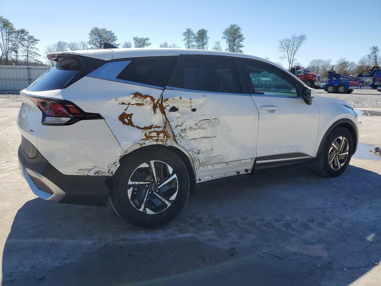 2024 Kia Sportage Lx - Image 3