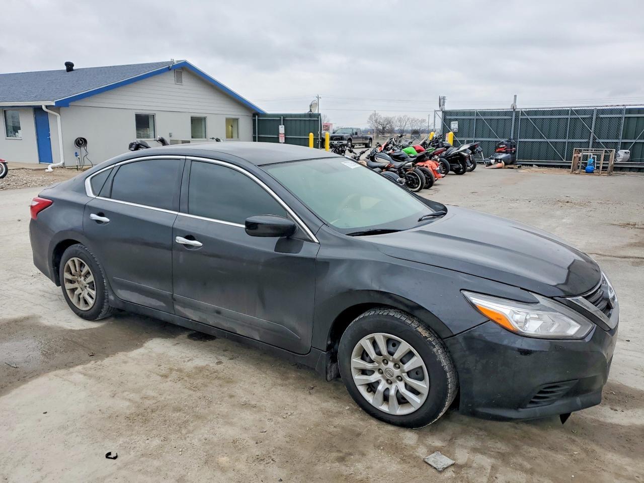 2017 Nissan Altima 2.5 - Image 4