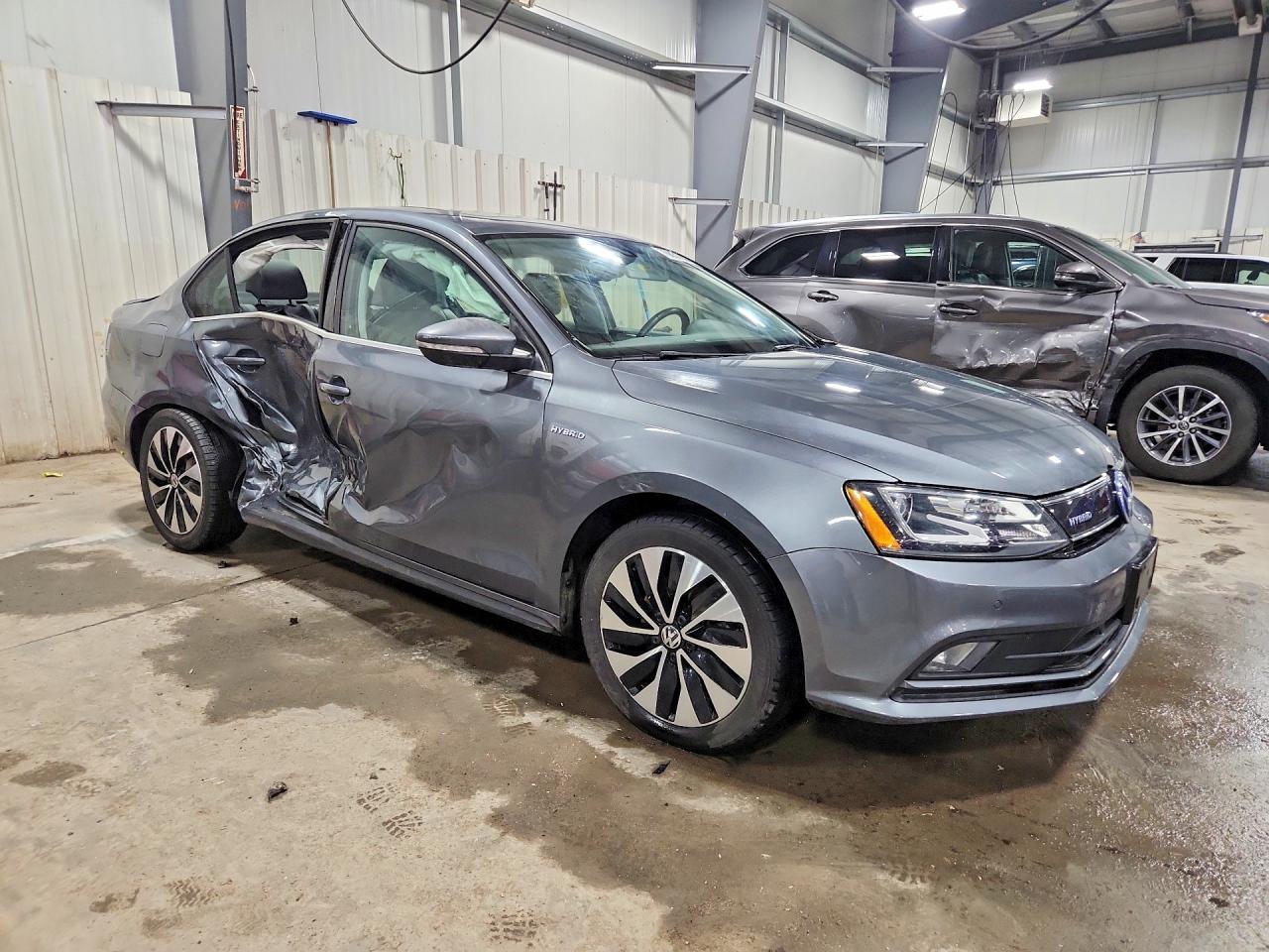 2015 Volkswagen Jetta Hybrid - Image 4