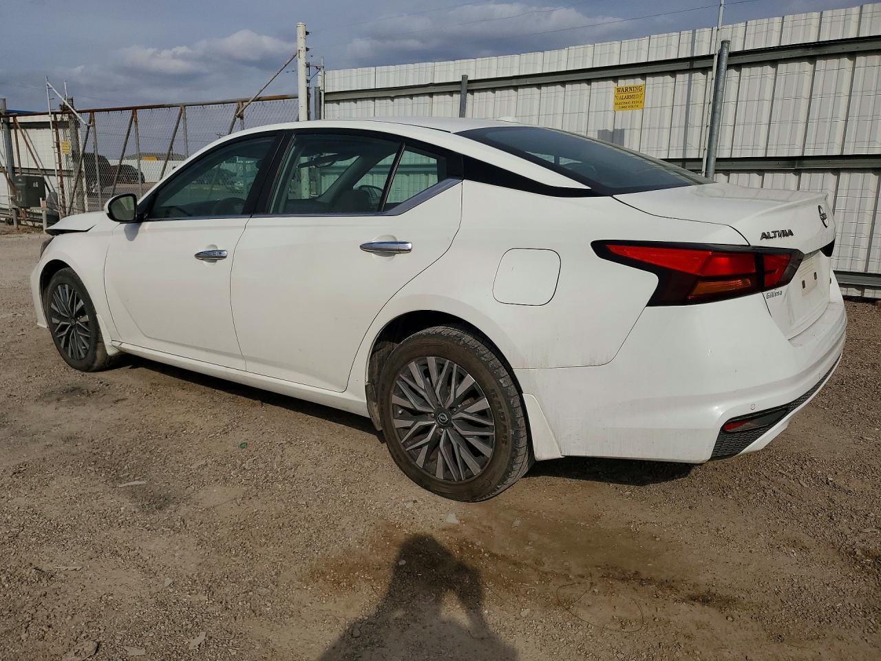 2023 Nissan Altima Sv - Image 2