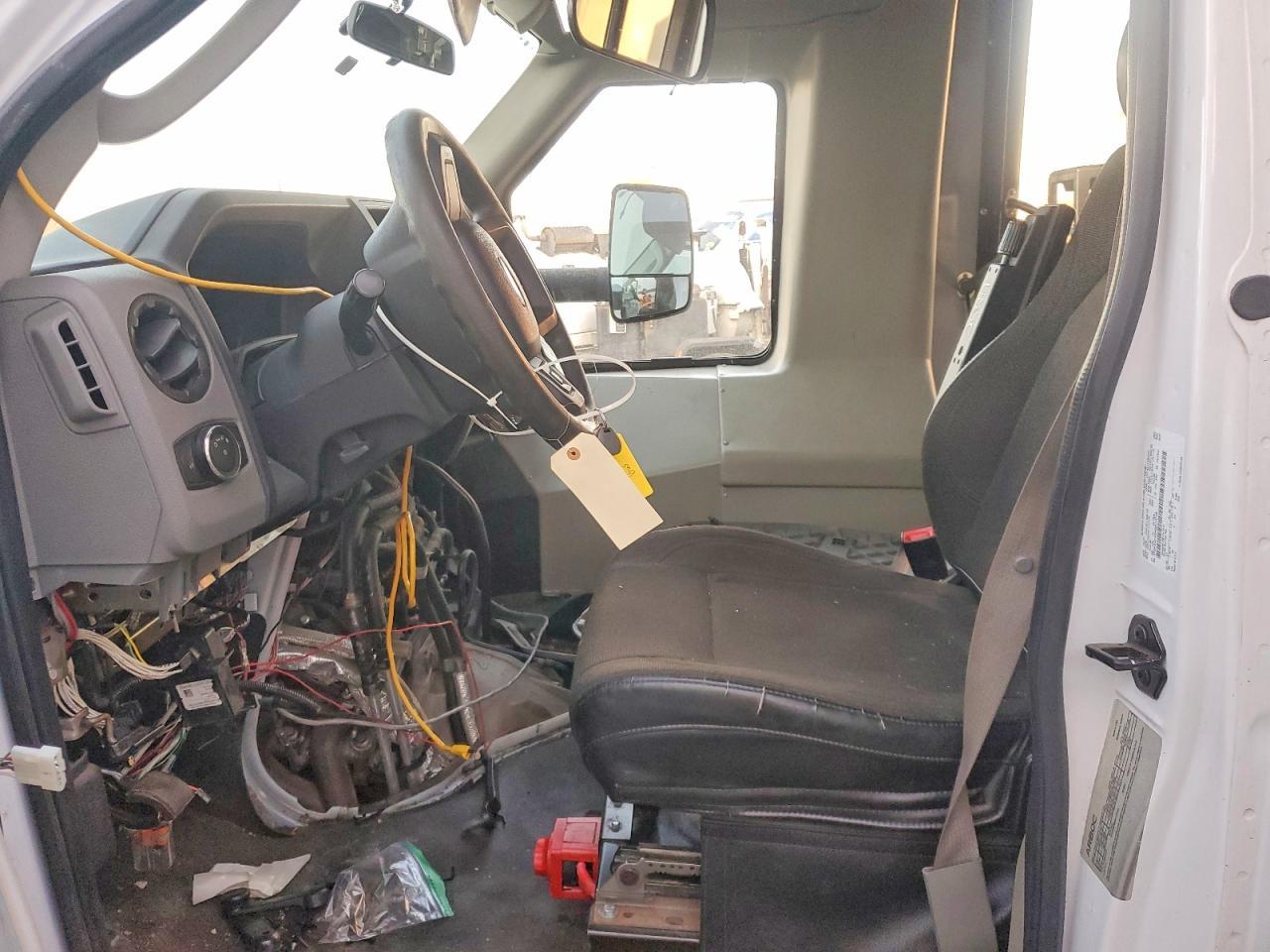 2022 Ford E450 Shuttle Bus - Фото 7