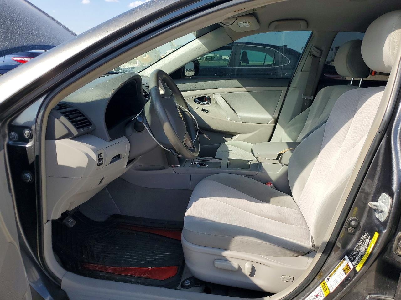 2010 Toyota Camry Le - Фото 7