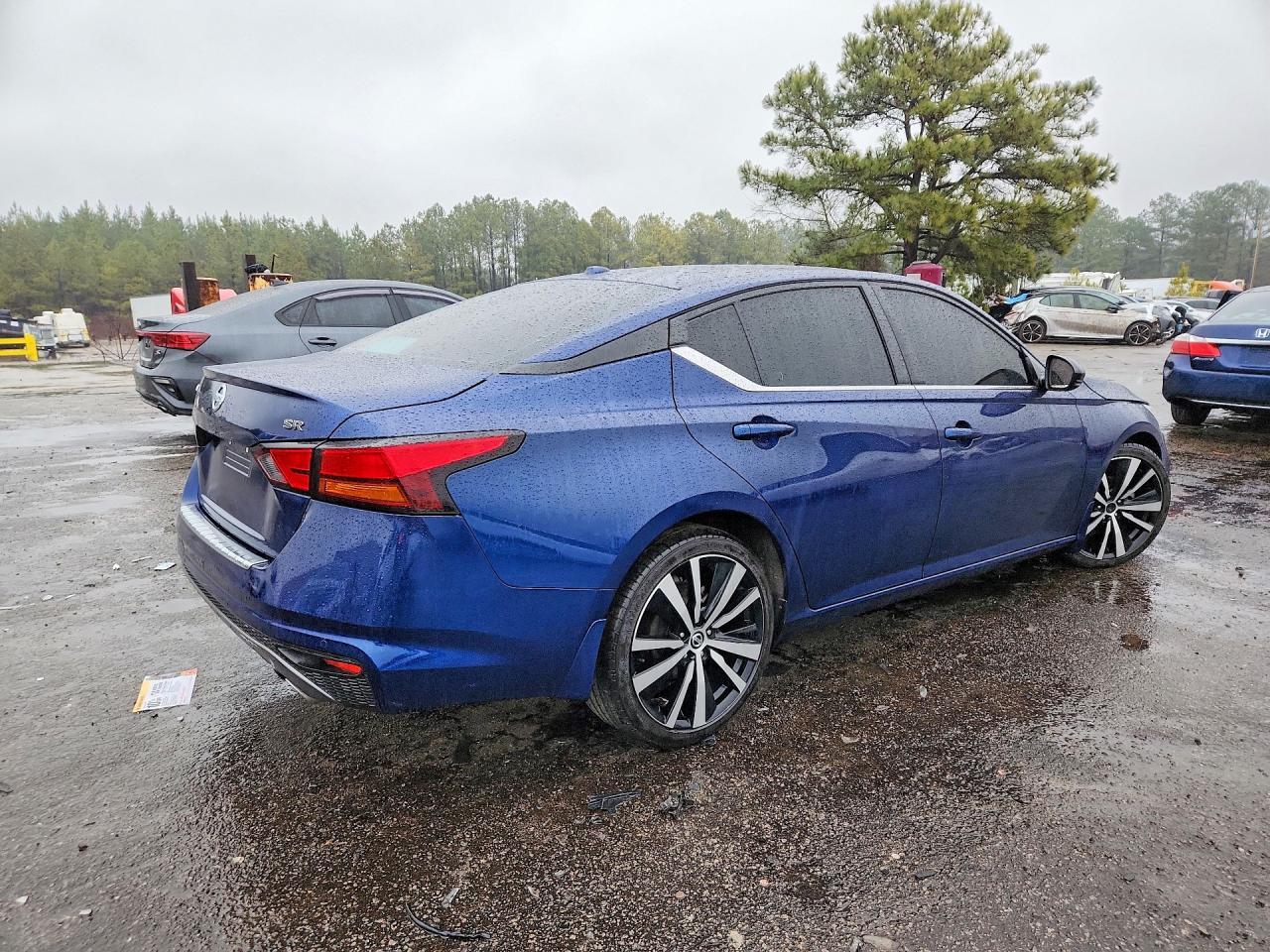 2021 Nissan Altima Sr - Фото 3